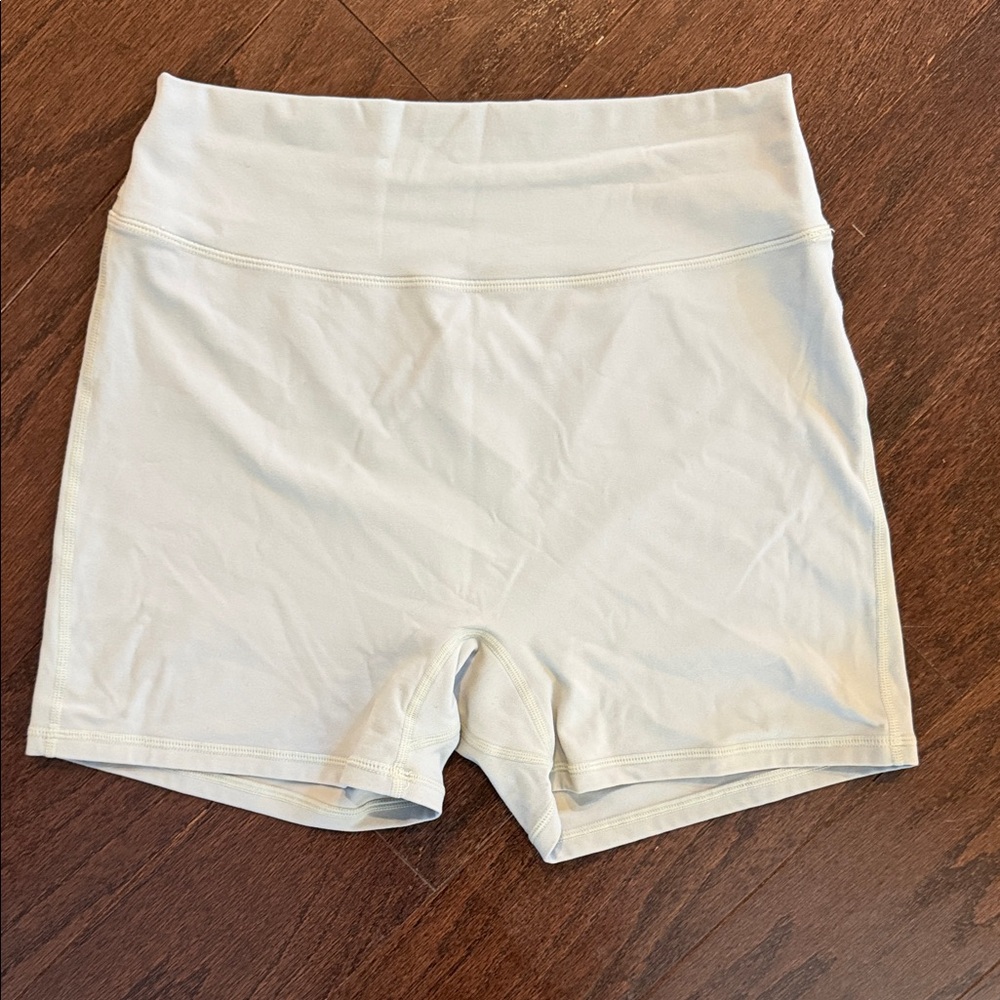 BuffBunny light green Bike Shorts size L